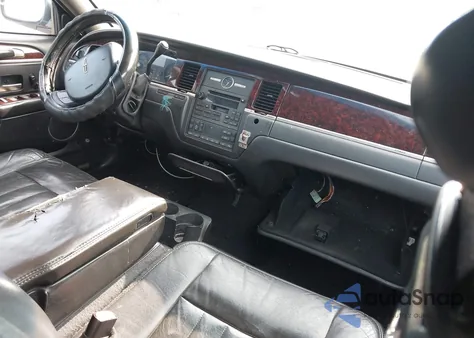 2010 Lincoln Town Car Executive L z USA, uszkodzony, nr VIN 2LNBL8EVXAX627855